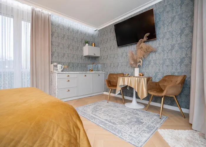Gold Apartments Jacuzzi Room