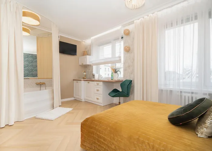 Gold Apartments Jacuzzi Room