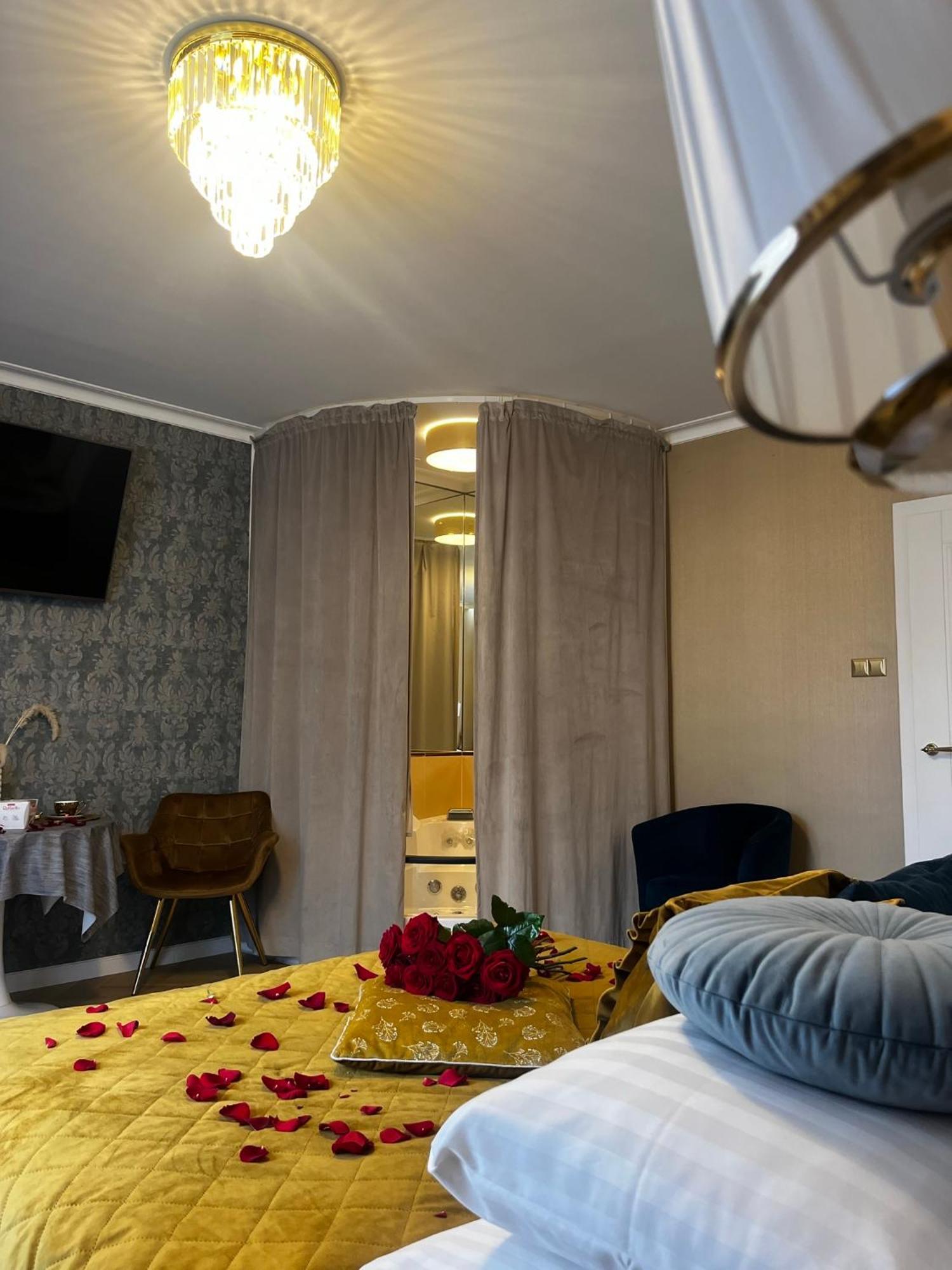 Apartment Gold Jacuzzi *