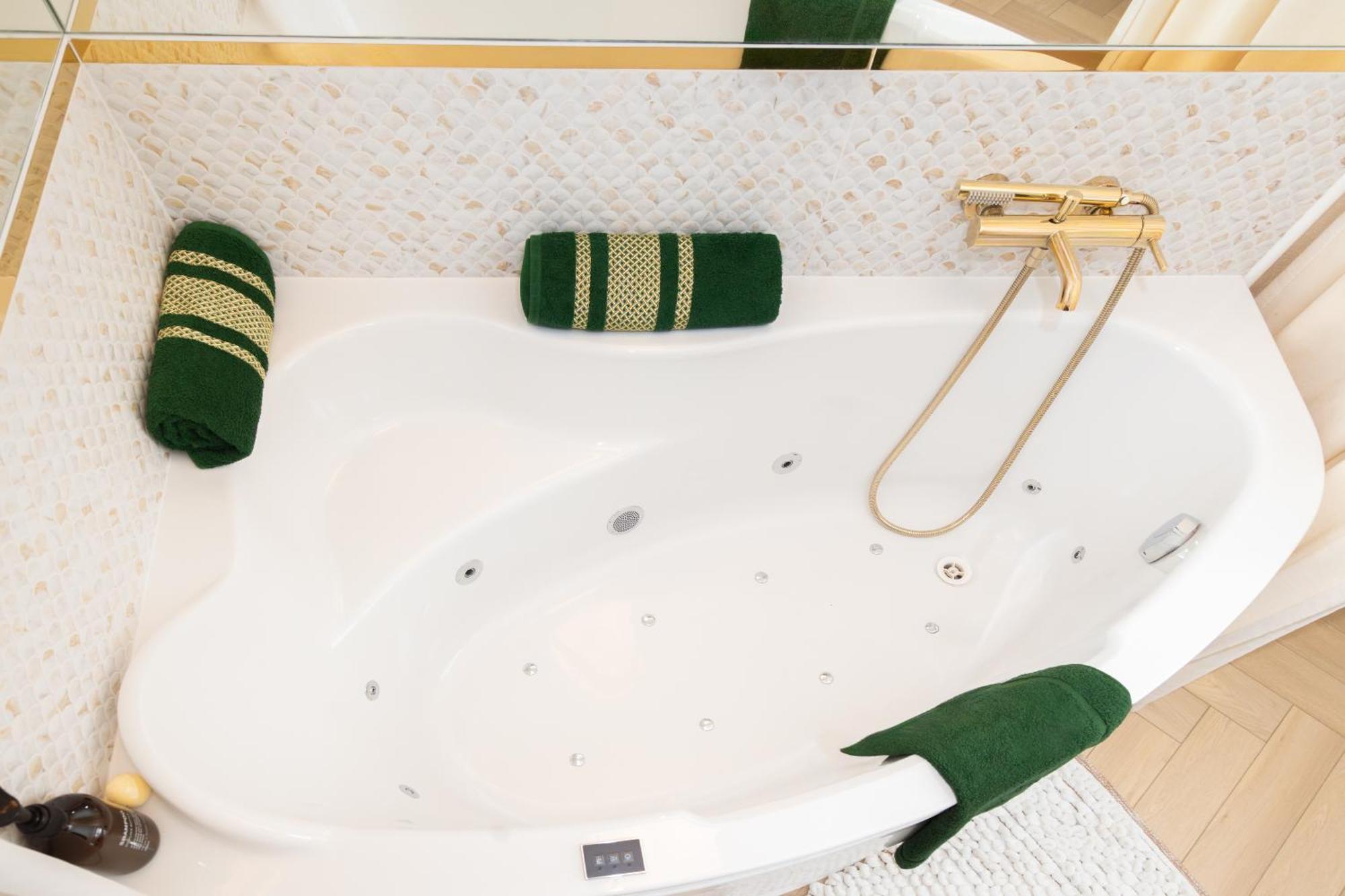 Gold Jacuzzi *